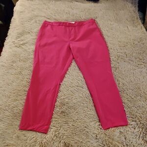 Bright pink Vineyard Vines cropped pants